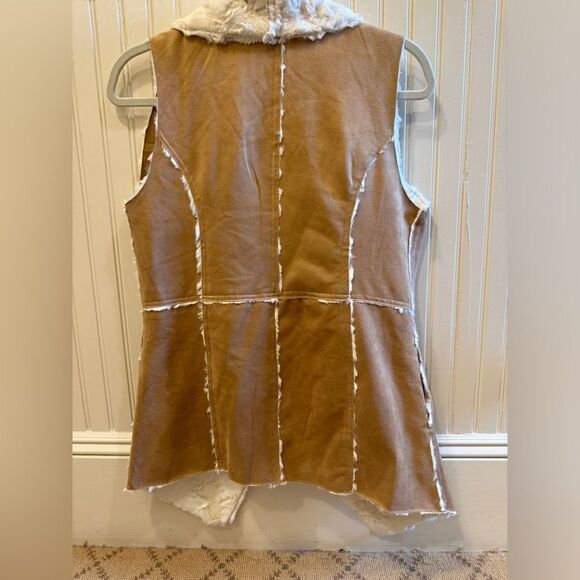 Onetheland Faux suede camel waterfall vest with white faux fur lining NWOT M - Picture 2 of 15